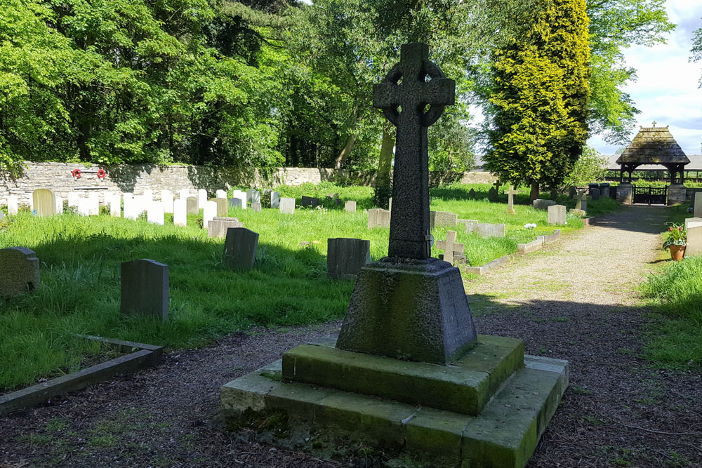 Oorlogsmonument Kirkby Wharfe #1