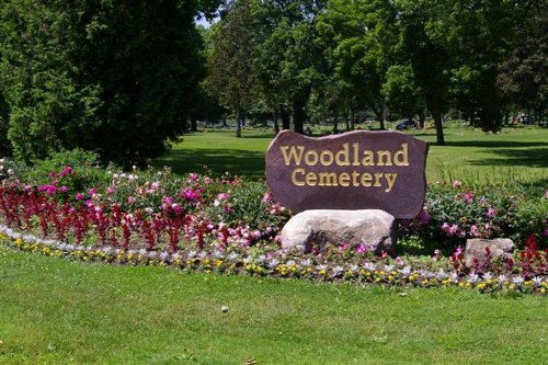 Commonwealth War Graves Woodlands Cemetery