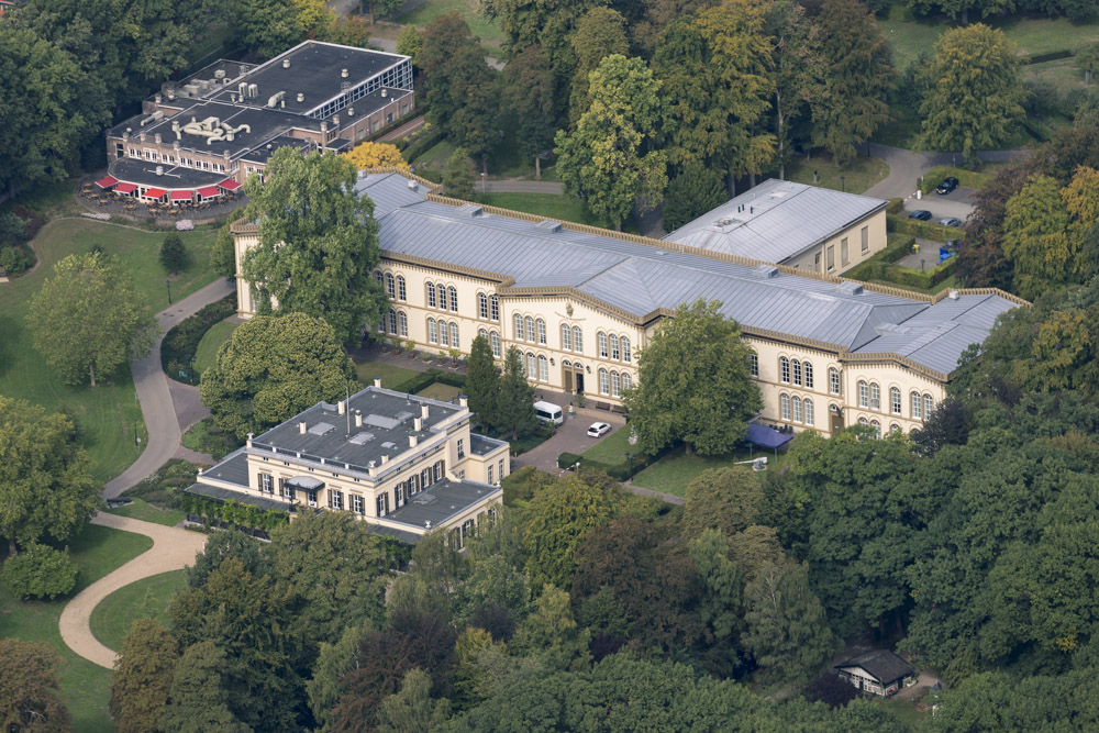 Herdenking Dodenspoorwegen WO II op Bronbeek