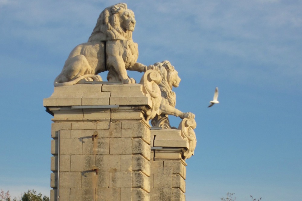 Voormalige spoorbrug 'Pont aux Lions' #1