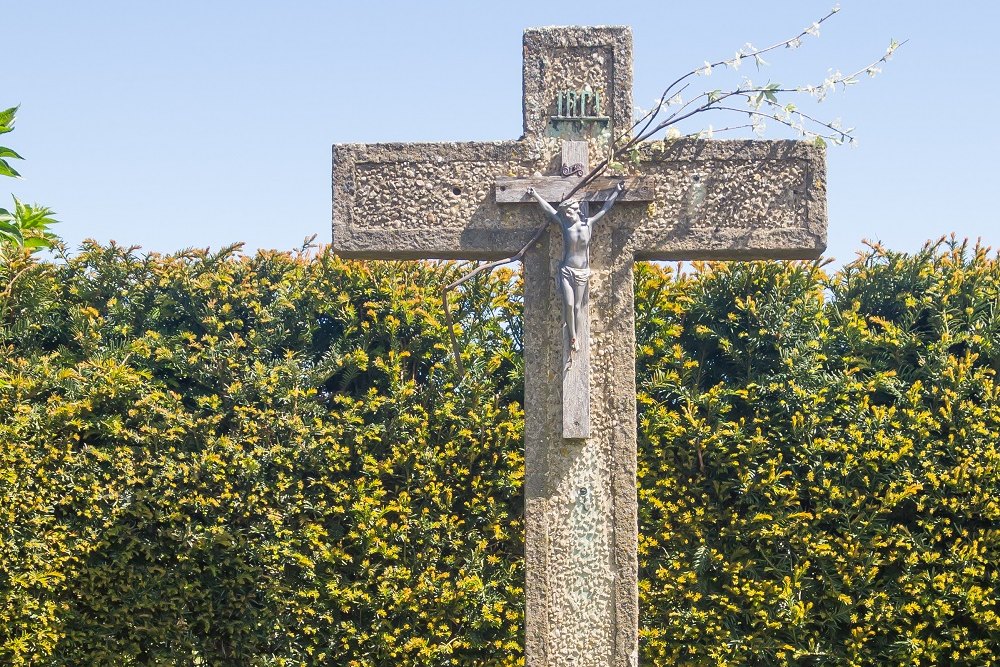 Memorial Cross Amby