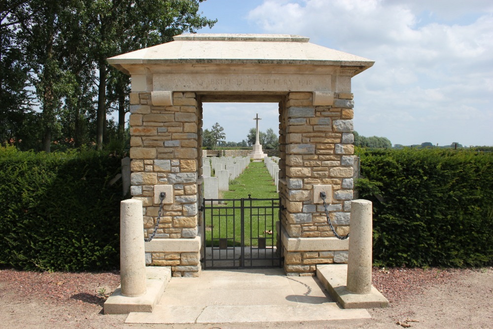 Commonwealth War Cemetery Tannay #1