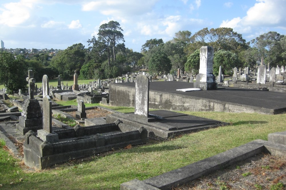 Commonwealth War Graves O'Neills Point Cemetery