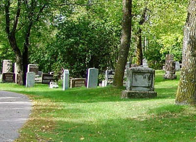 Commonwealth War Graves Lake of the Woods Cemetery