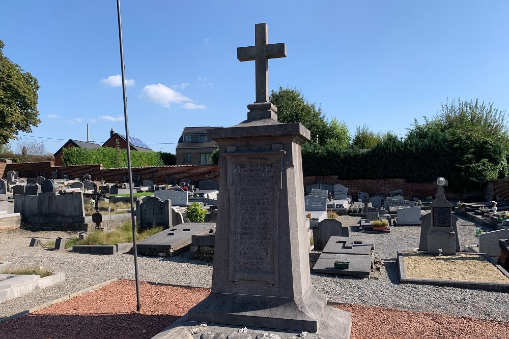 Oorlogsmonument Begraafplaats Magnée #1
