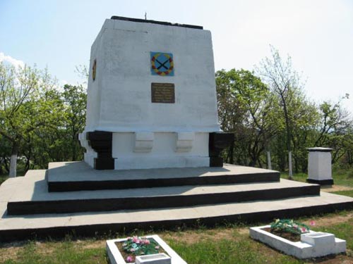 Sovjet Oorlogsbegraafplaats & Monument 365e Luchtdoelbatterij #2