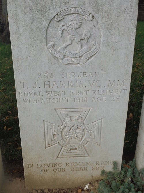 Oorlogsgraven van het Gemenebest Dernancourt Extension #3