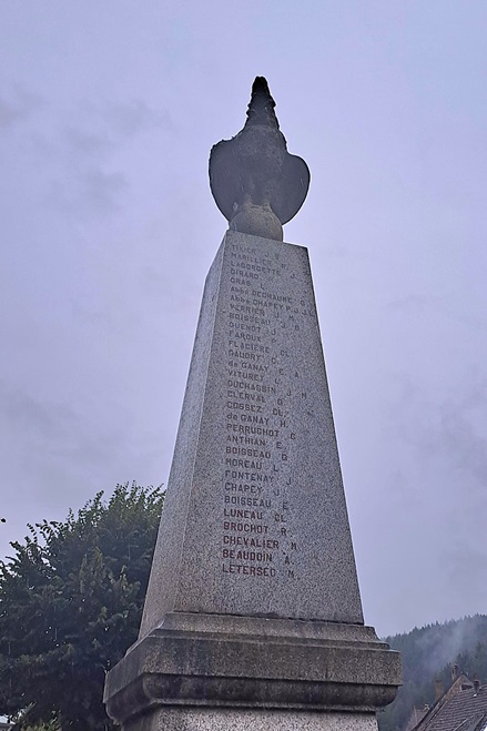 Oorlogsmonument Lucenay-l'Évêque #4