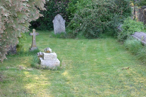 Commonwealth War Grave St. Nicholas Churchyard