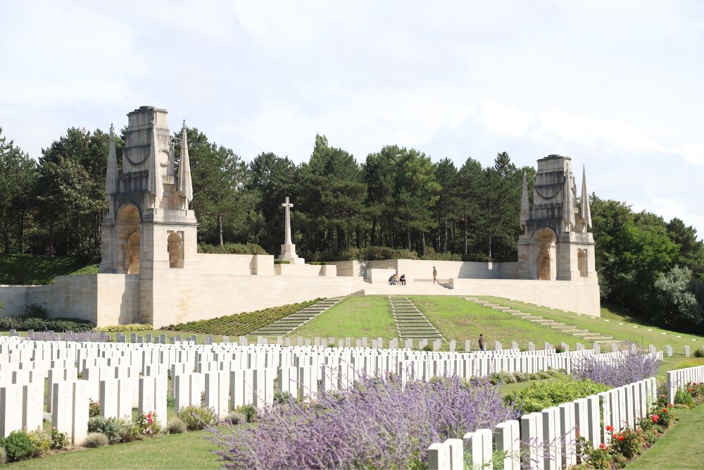 Commonwealth War Cemetery taples #1