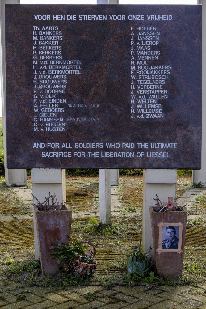 War Memorial Liessel #4