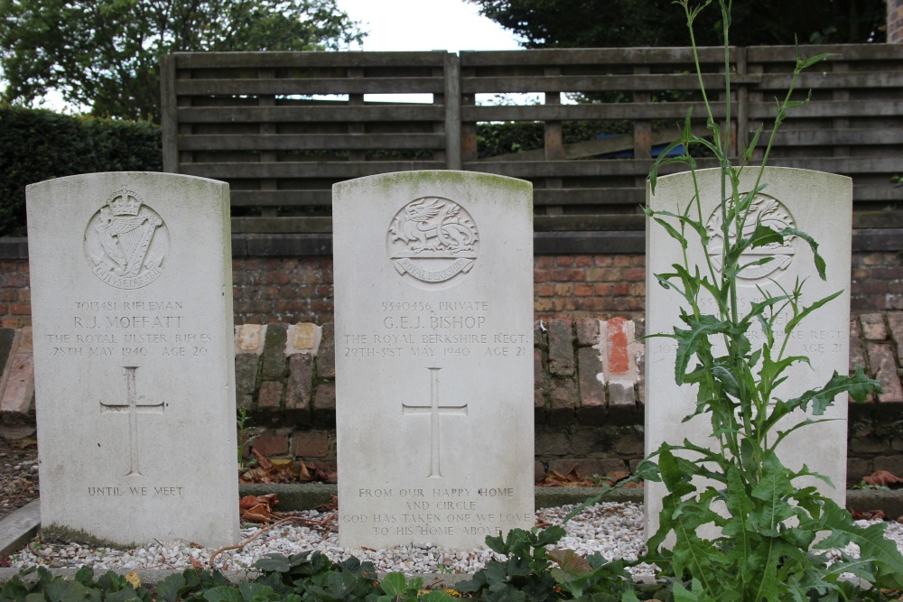 Commonwealth War Graves Boezinge Churchyard #2