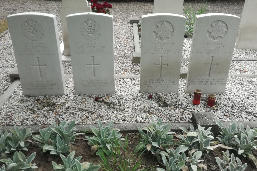 Commonwealth War Graves General Cemetery Aalten #3