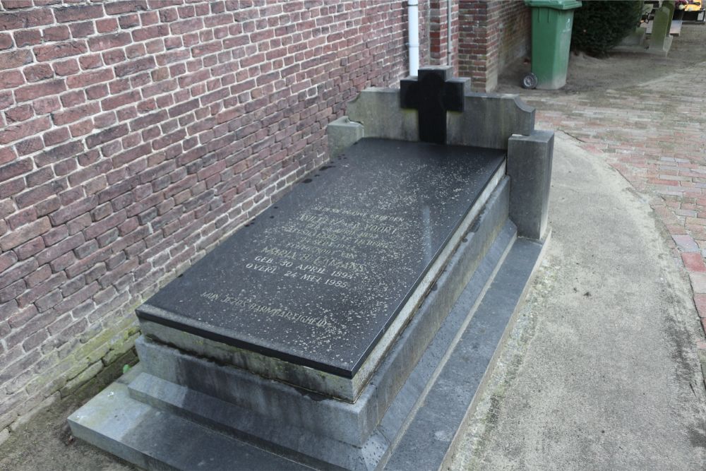 Dutch War Grave Roman Catholic Cemetery Udenhout #1