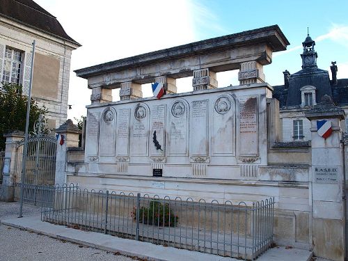 War Memorial Courson-les-Carrières #1