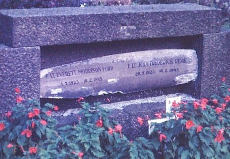 Commonwealth War Graves Brande Cemetery #1