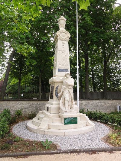 Oorlogsmonument Chasseneuil-du-Poitou #1