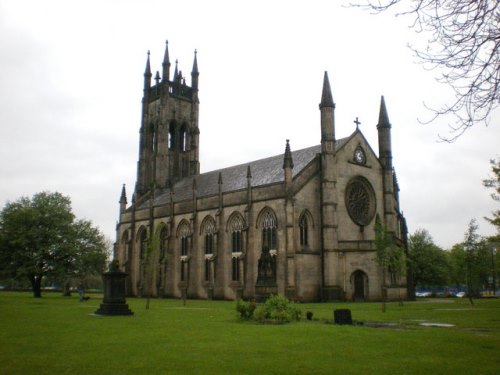 Oorlogsgraf van het Gemenebest St. Peter Churchyard