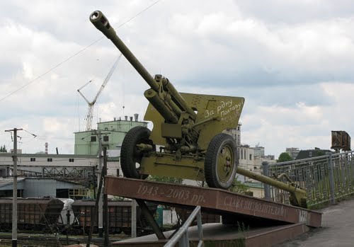 Memorial 60th Anniversary Liberation (ZiS-3 76mm Field Gun) Poltava #1