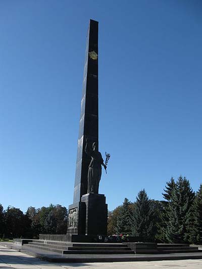 Sovjet Oorlogsbegraafplaats Lutsk #1