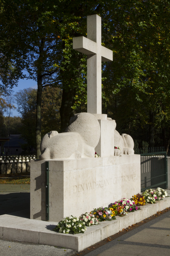 Memorial The Lions Dutch War Cemetery Grebbeberg #5