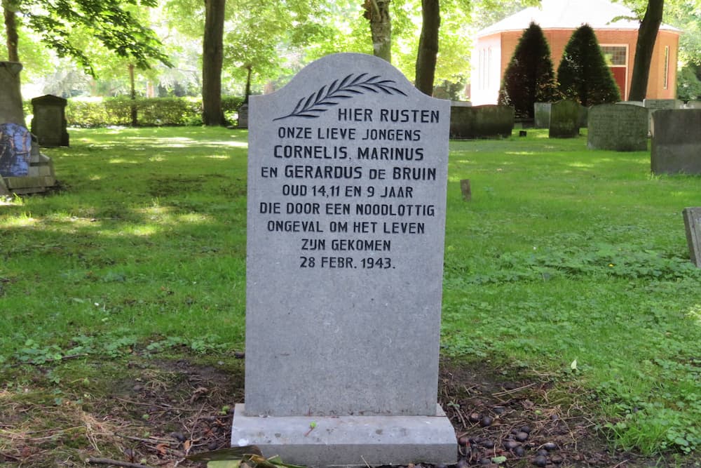 Dutch War Grave Old Cemetery Dirksland #2