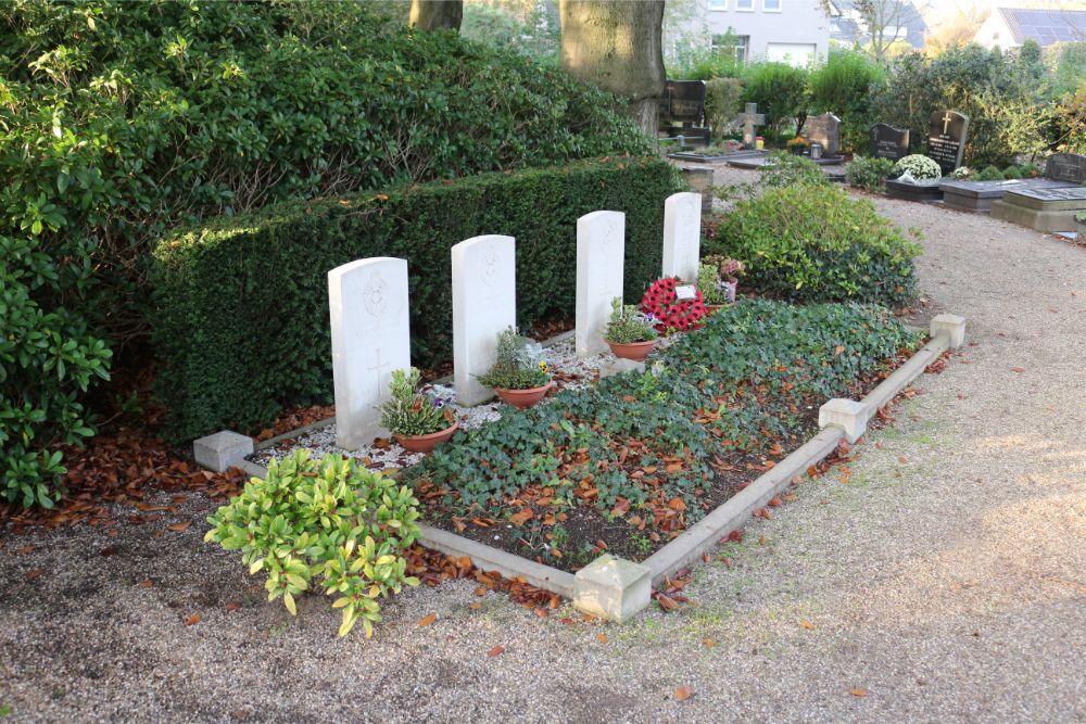 Commonwealth War Graves Roman Catholic Churchyard Sint-Oedenrode #2