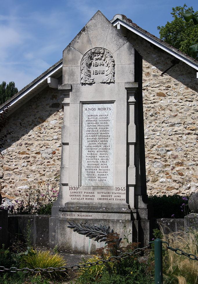 War Memorial Fontaine-le-Port #1