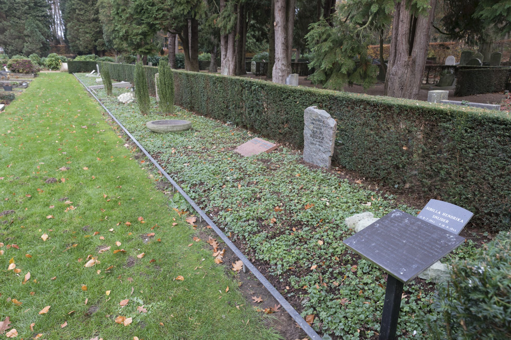 Nederlandse Oorlogsgraven Begraafplaats Noord en Zuid Oosterbeek