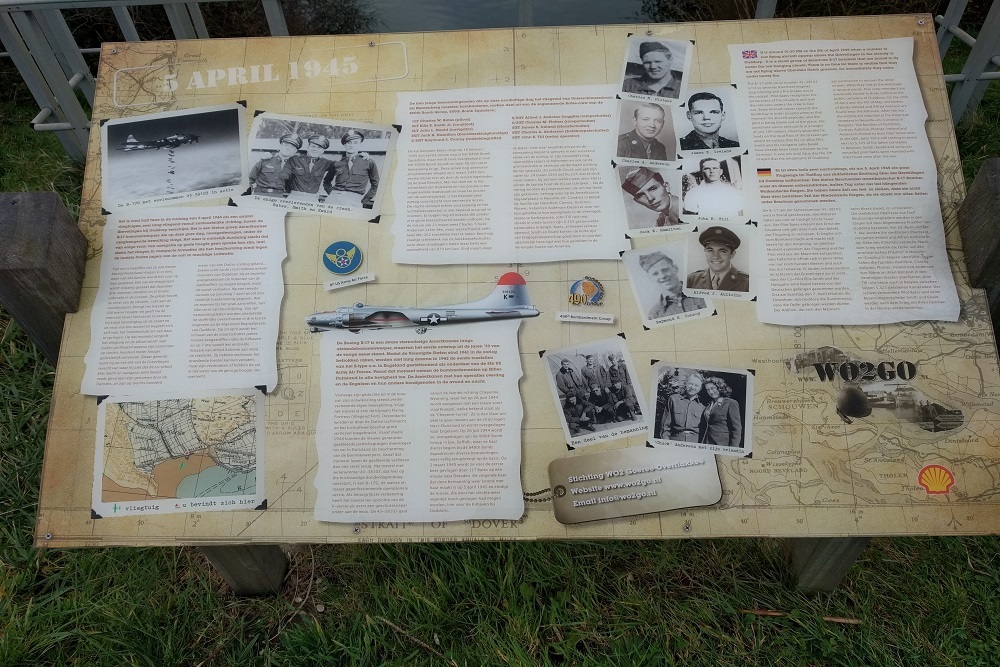 Information Panel B-17G 43-38103 ‘The Bates crew’ #1