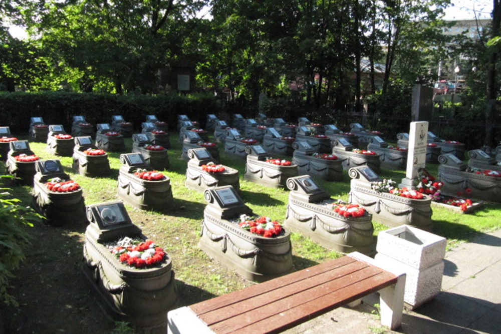Sovjet Oorlogsgraven Krasnenkoe Begraafplaats St. Petersburg #3