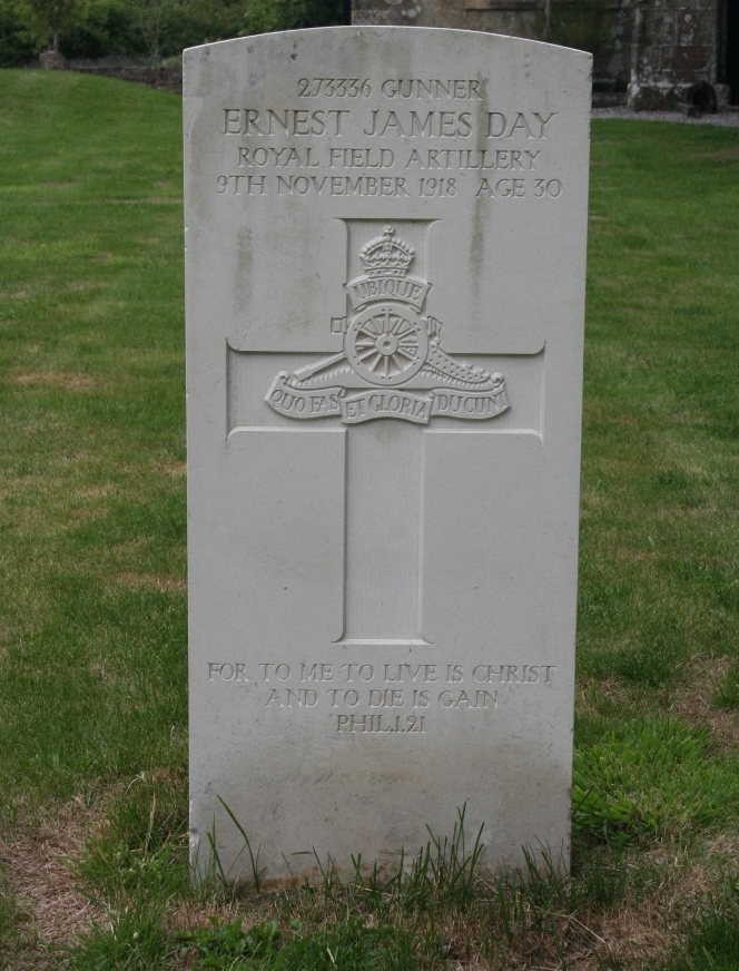 Commonwealth War Grave Semley Baptist Chapelyard #1