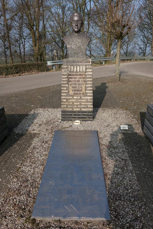 Monument voor kapelaan J.W. Berix #2