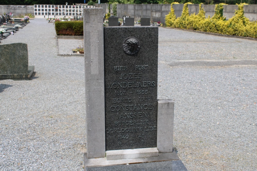 Belgian Graves Veterans Tessenderlo Cemetery Engsbergen #2