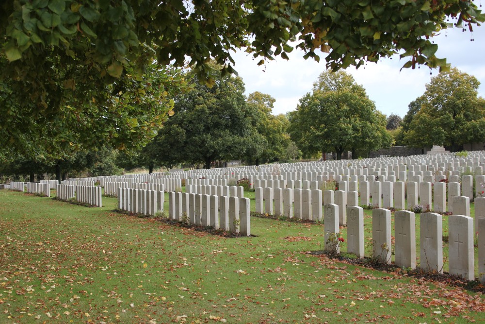 Commonwealth War Cemetery Loos #3