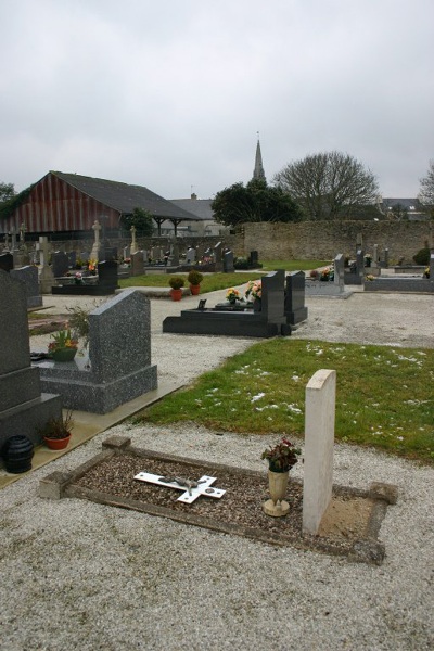 Commonwealth War Grave Poullan-sur-Mer #1