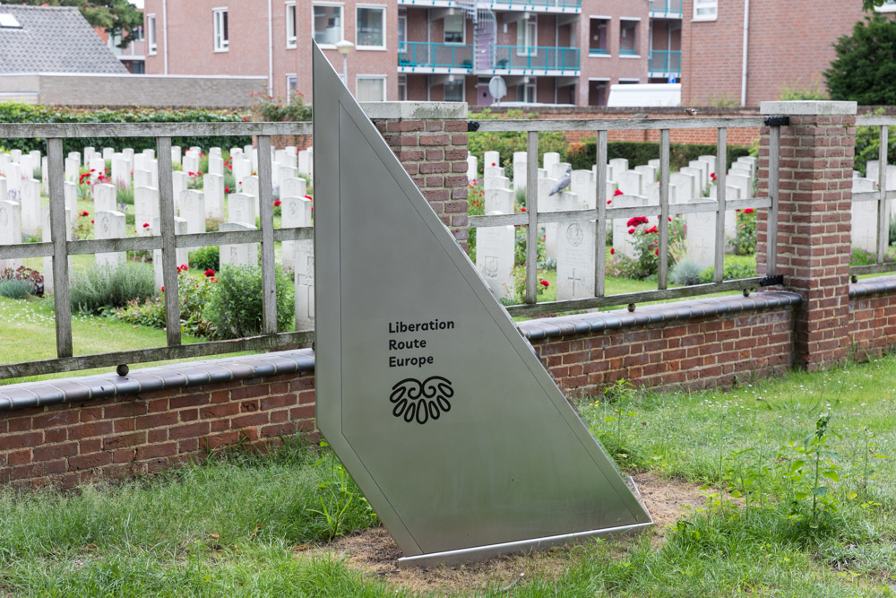 Vector of Memory: Commonwealth War Cemetery in Uden #1