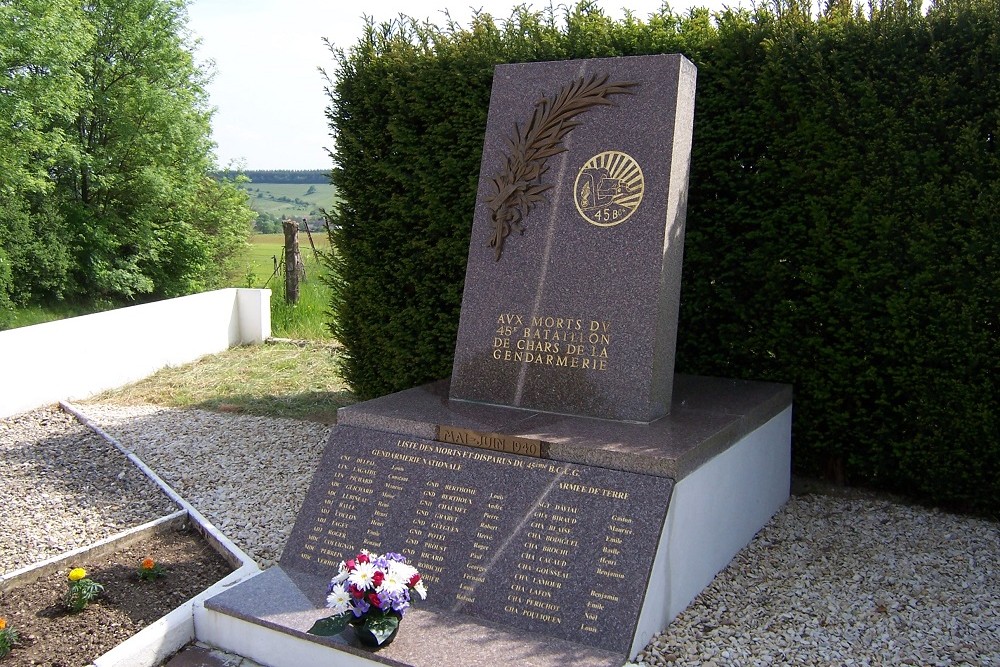 Oorlogsmonument 45e Bataillon de Chars de la Gendarmerie #3