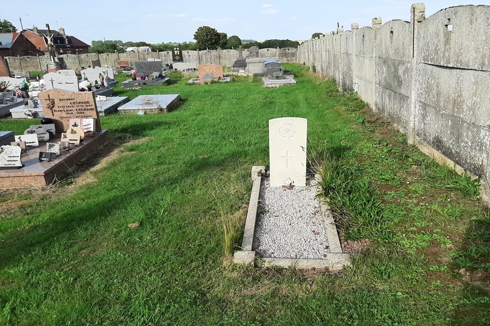 Commonwealth War Grave Le Sars #1