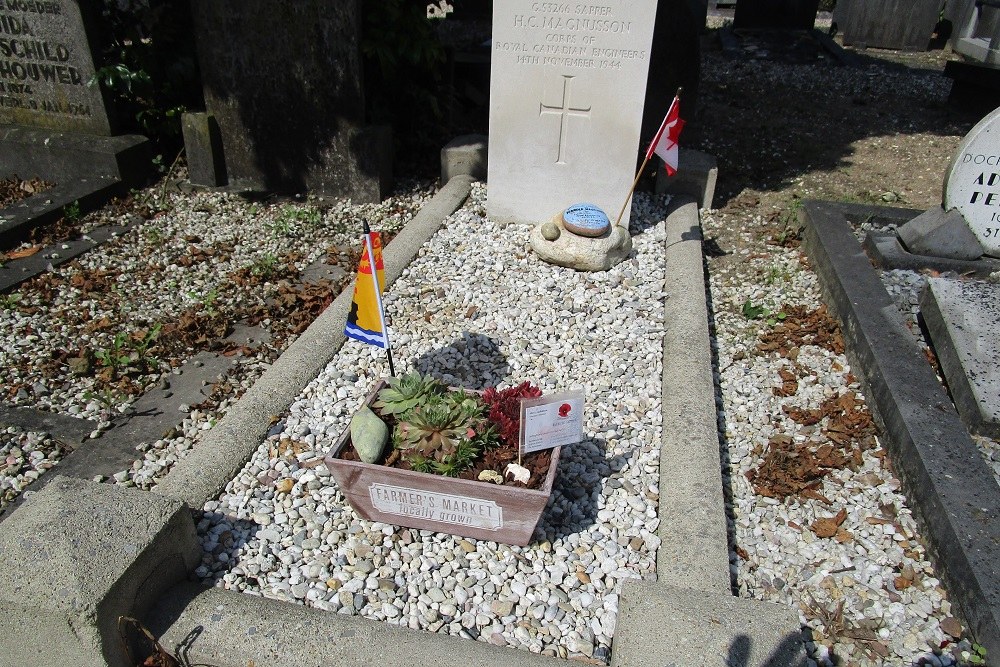 Commonwealth War Grave General Cemetery Gorinchem #1