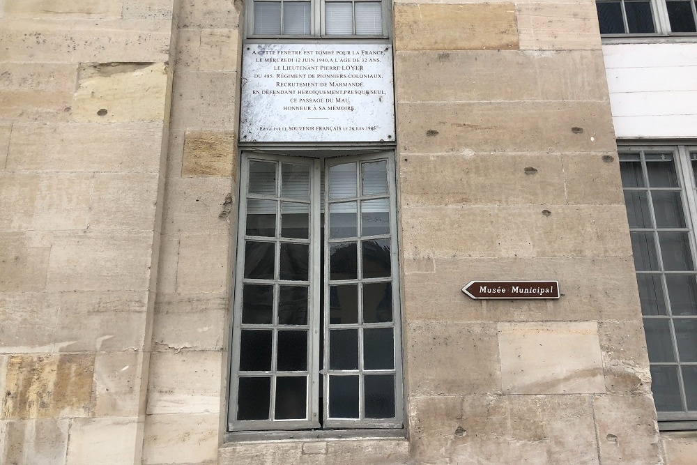 Monument Luitenant Pierre Loyer Chlons-en-Champagne #2