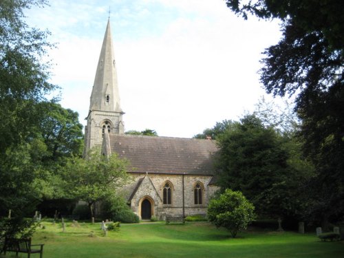 Commonwealth War Graves Holy Innocents Churchyard