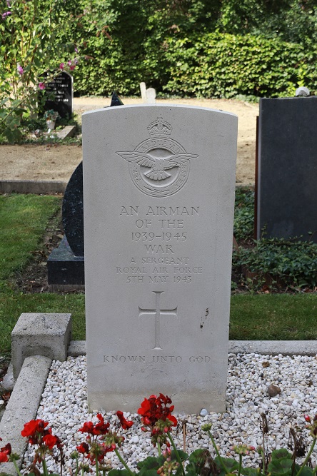 Commonwealth War Graves Municipal Cemetery Schellinkhout #3