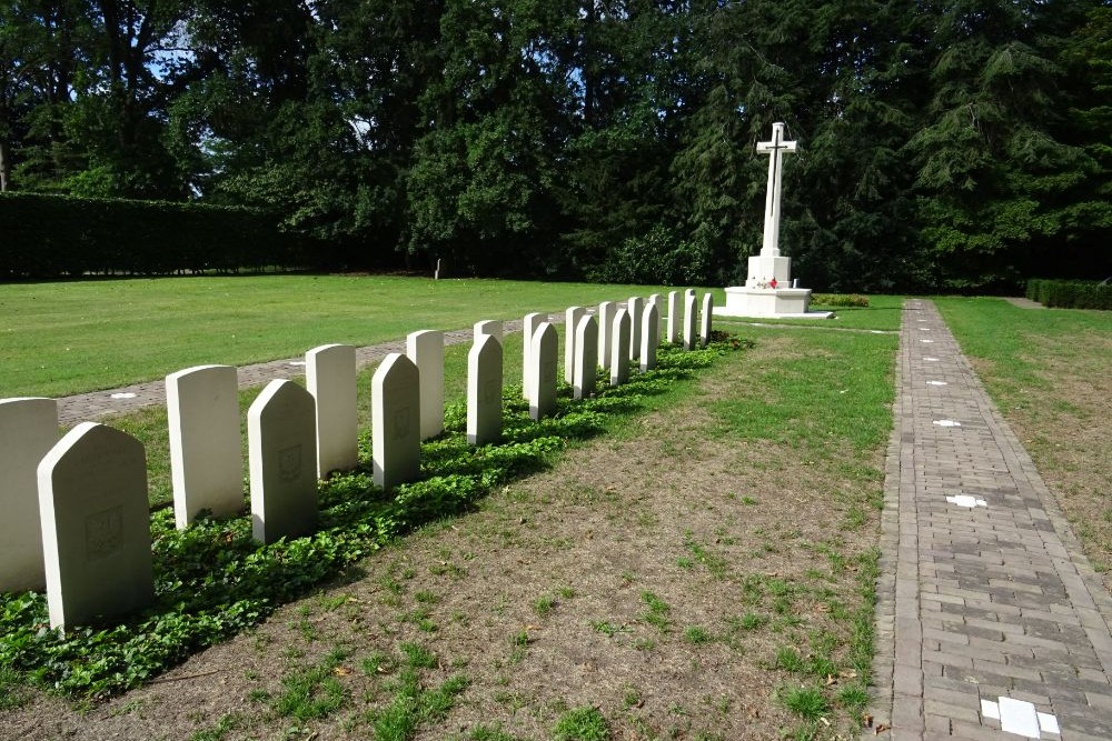 Commonwealth War Graves General Cemetery Gilzerbaan #3