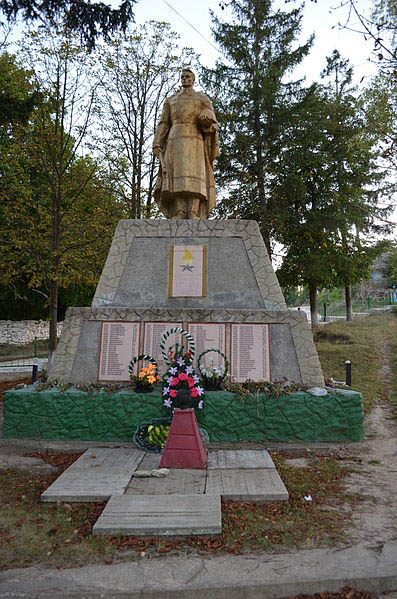 Oorlogsmonument Myrolyubivka #1