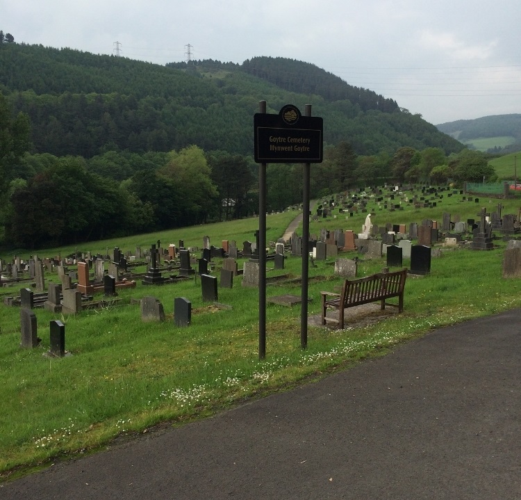 Commonwealth War Graves Goytre Cemetery