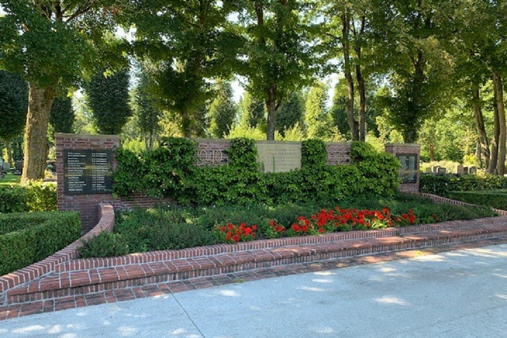 Oorlogsmonument Begraafplaats Roden