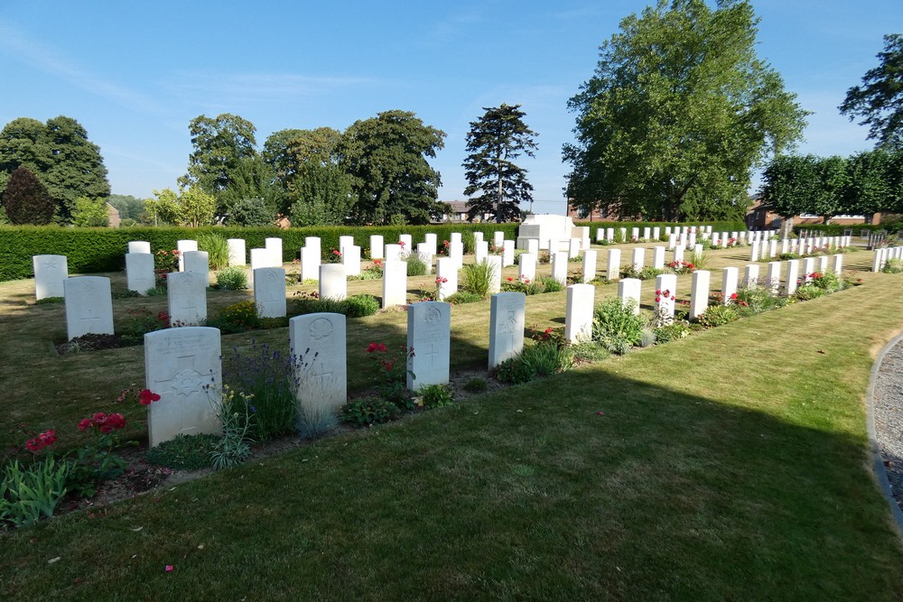 Commonwealth War Graves Belgrade Saint Servais #4