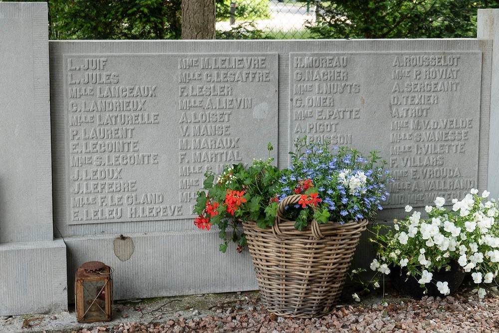 Mass Grave French Refugees Roman Catholic Cemetery Soesterberg #2