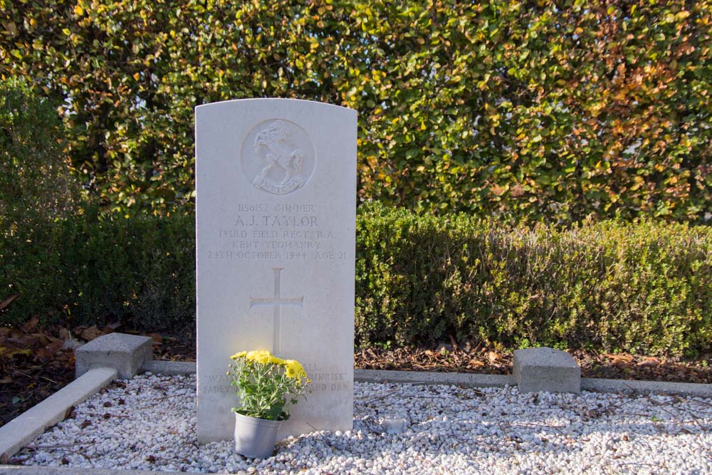 Oorlogsgraven van het Gemenebest Gooreind Kerkhof #4